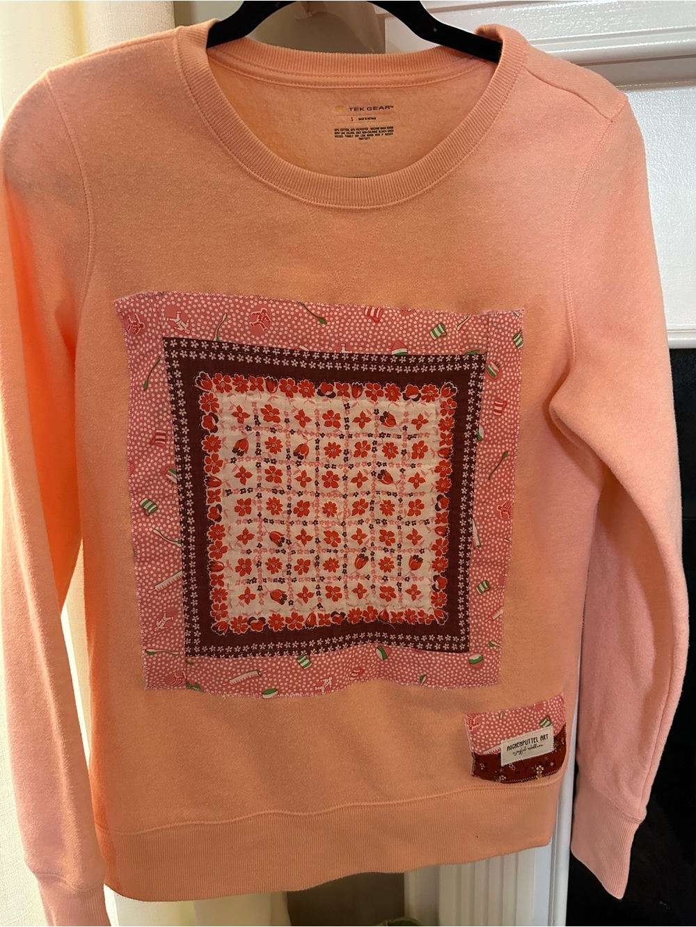Tek Gear Peach Fleece Crewneck Sweatshirt with vintage hanky appliqué